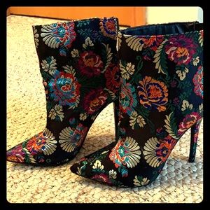 Colorful patterned size 9 heeled booties